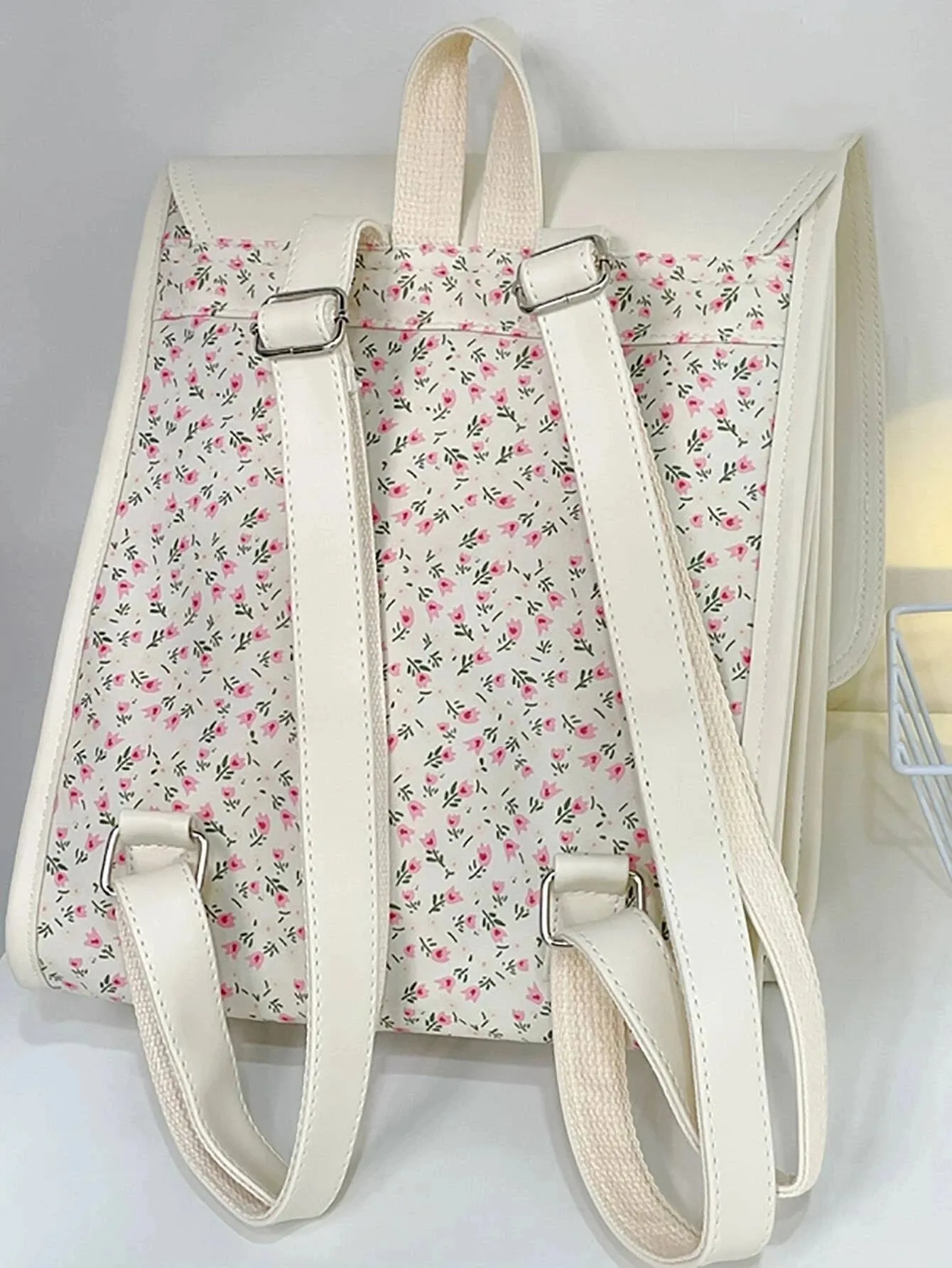 UAKISS  -  Business Casual Portable Ditsy Floral Buckle Decor Flap Backpack For Teen Girls Women Large Capacity Fashionable Schoolbag